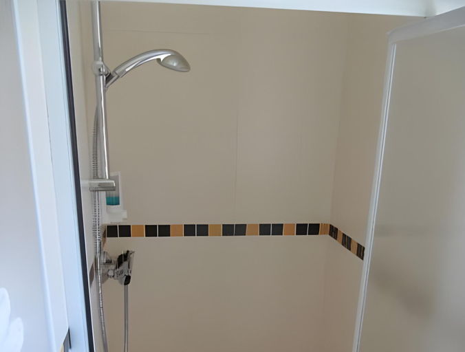 Bathroom 4, Hotel Cantal Cottages, Cantal