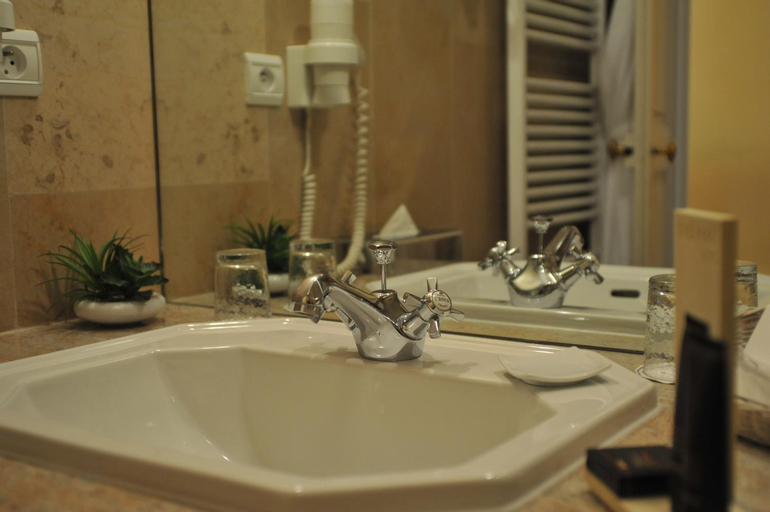 Bathroom 8