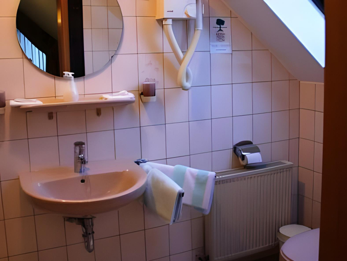 Bathroom 3, Landgasthof Zur Erholung, Neuwied