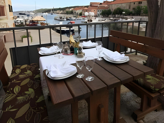 Food & Drinks 3, Hotel Sali, Sali