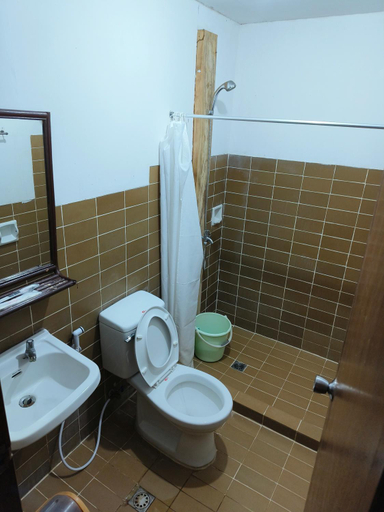 Bathroom 3, Lokal Hut Bed and Breakfast, Puerto Princesa City
