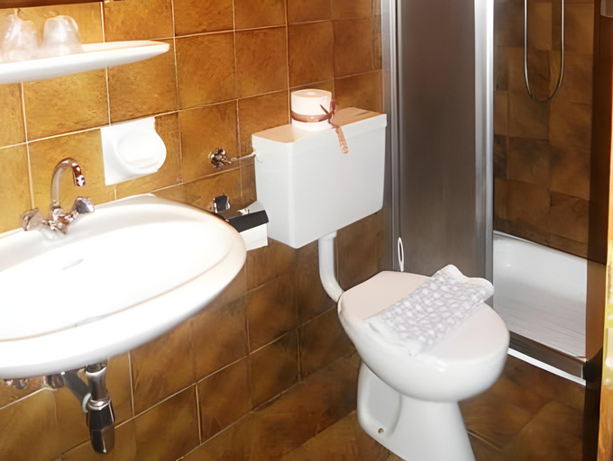 Bathroom 3, Gasthof Goldenes Lamm, Bolzano