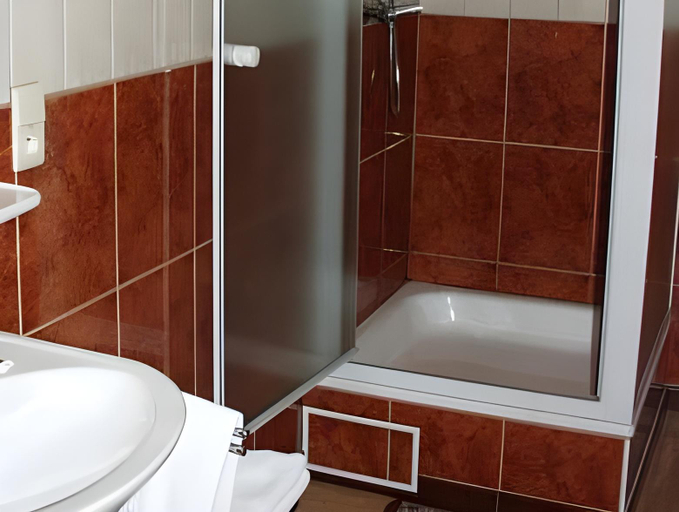 Bathroom 3, Auberge Au Naturel des Ardennes, Luxembourg