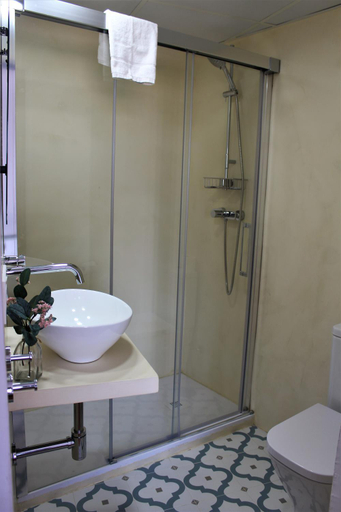 Bathroom 5, Pension Sevillano, Málaga