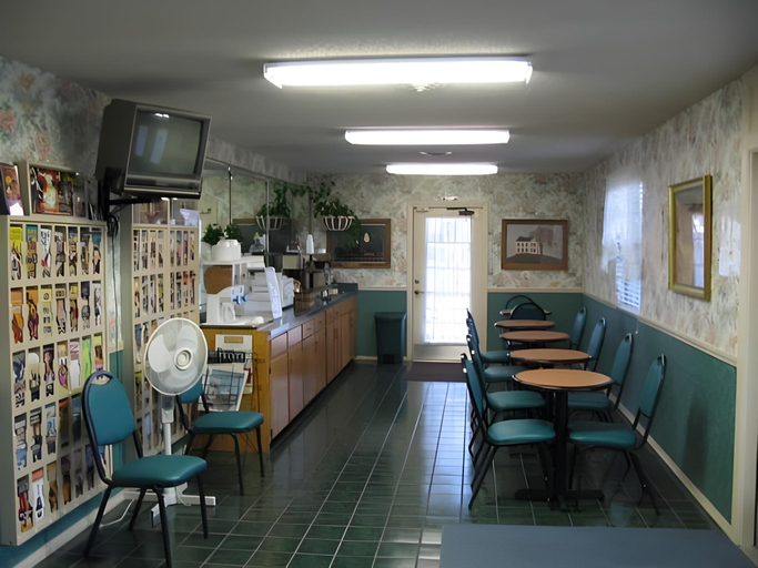Food & Drinks 5, Regency Inn Eureka Springs, Carroll