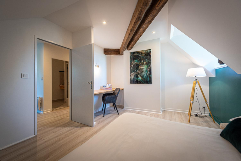 Bedroom 3, Domaine de Roiffe, Vienne