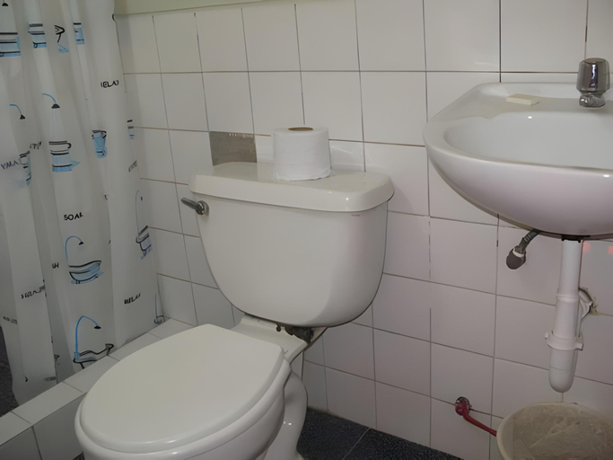 Bathroom 2, Conquista Cusco, Cusco