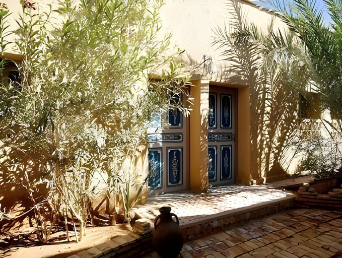 Exterior & Views