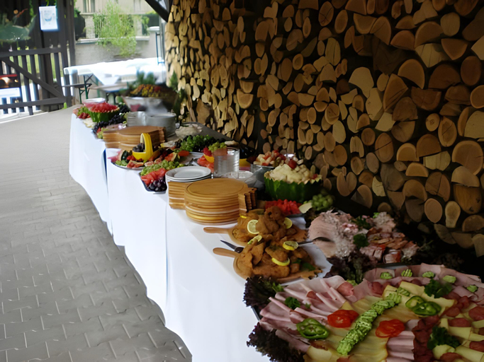 Others 3, Restaurant a penzion Pod Draci skalou, Beroun