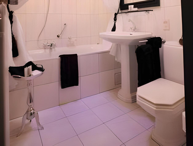 Bathroom 3, Boutique Hotel Elburg met Tapperij, Elburg