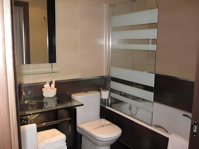 Bathroom 3, Hotel La Portilla, Asturias