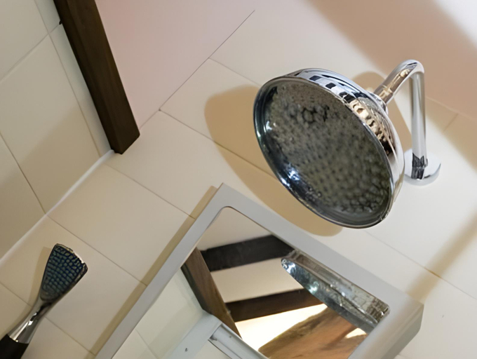 Bathroom 3, King's Arms Hotel, Buckinghamshire