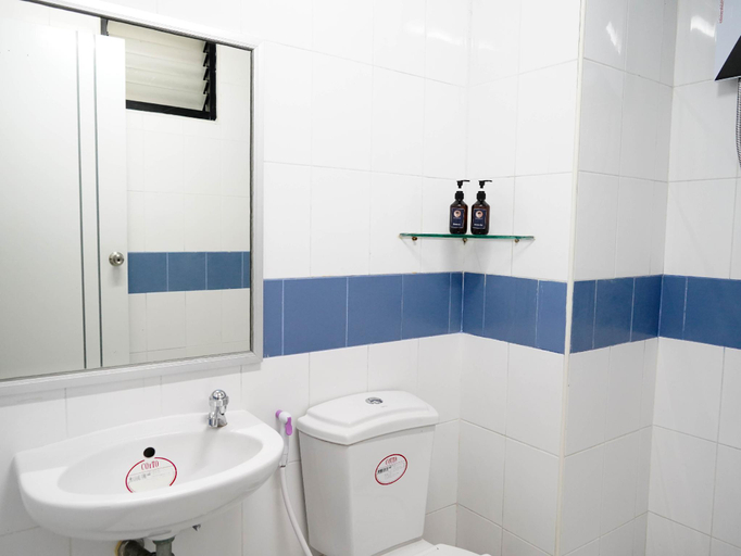 Bedroom 4, RoomQuest SPS Hotel and Residence, Khlong Luang