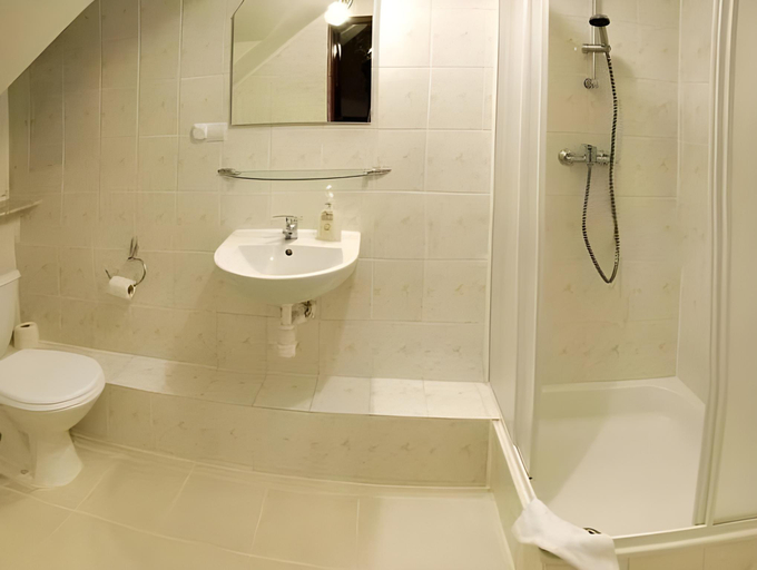 Bathroom 4, Dom Wczasowy Beskidy, Cieszyn