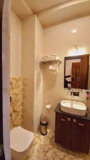 Bathroom 4, Aatithyam Hotel Varanasi, Varanasi