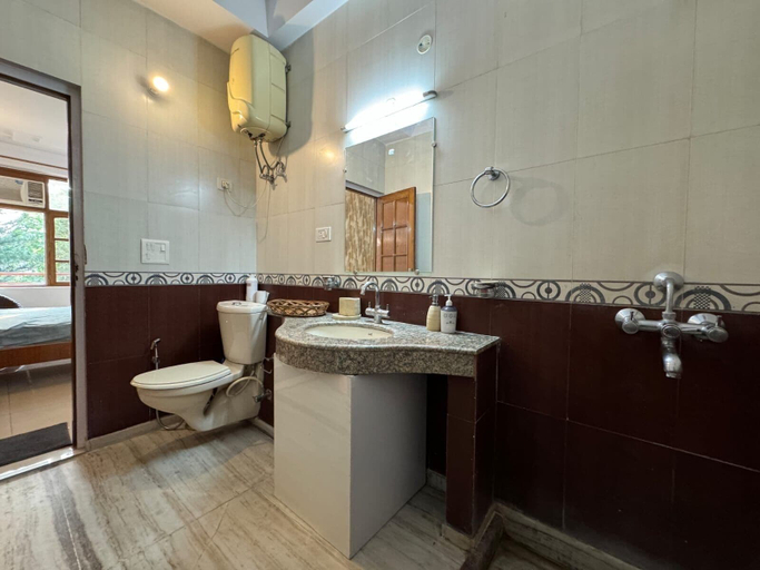 Bathroom 4, White House By The Ganges, Garhwal