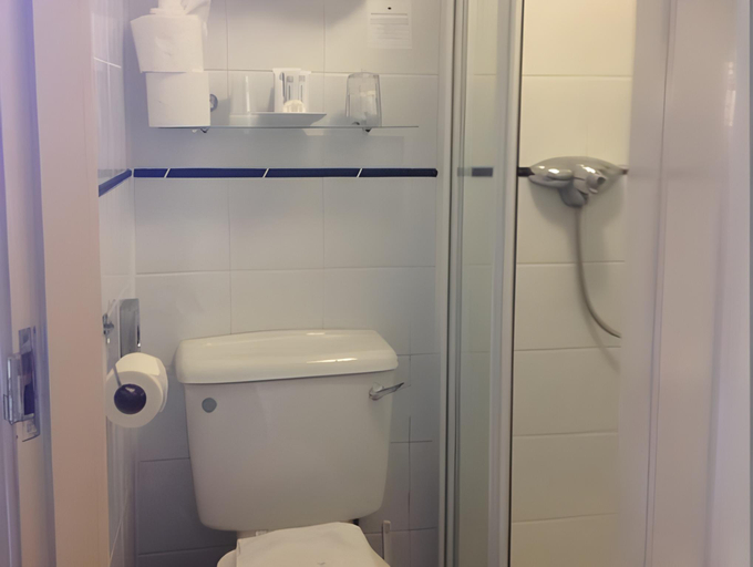 Bathroom 3, The Aspire, Blackpool