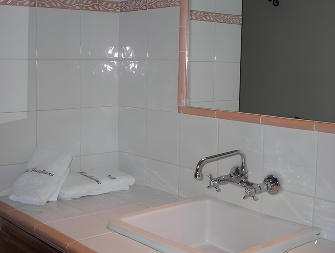 Bathroom 3, La Fontaine, Alpes-de-Haute-Provence