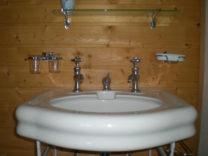 Bathroom 5, Hotel Danis, Albula