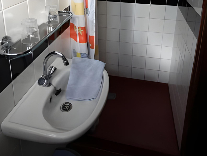 Bathroom 4, Hotelboat Angeline, Amsterdam