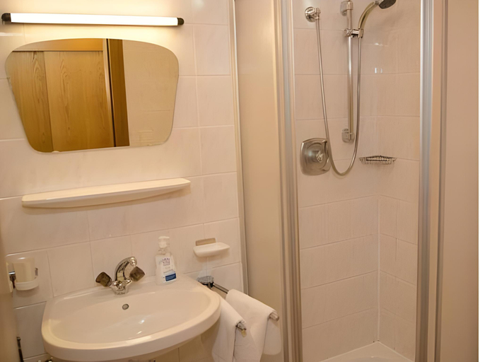 Bedroom 3, Pension Traube, Schwaz