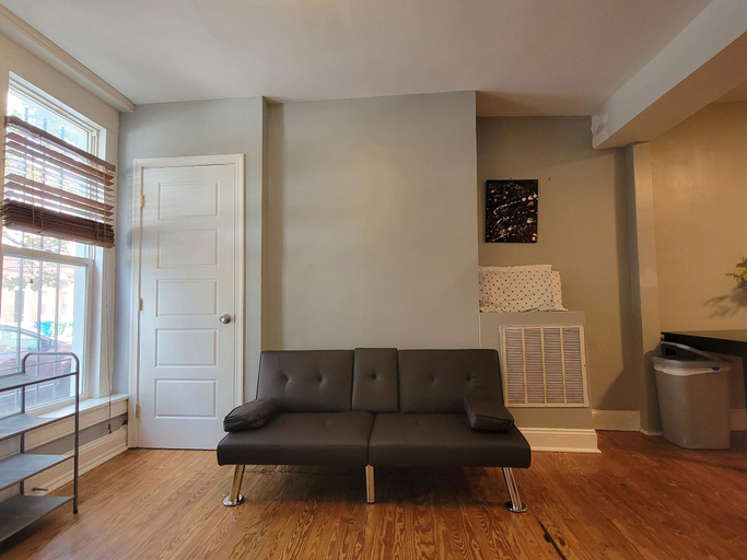 Others 5, Entire House 1BD King Bed near Downtown, Baltimore