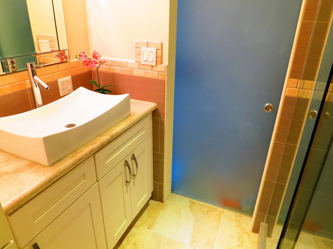 Bathroom, Sapphire Beach Resort, East End