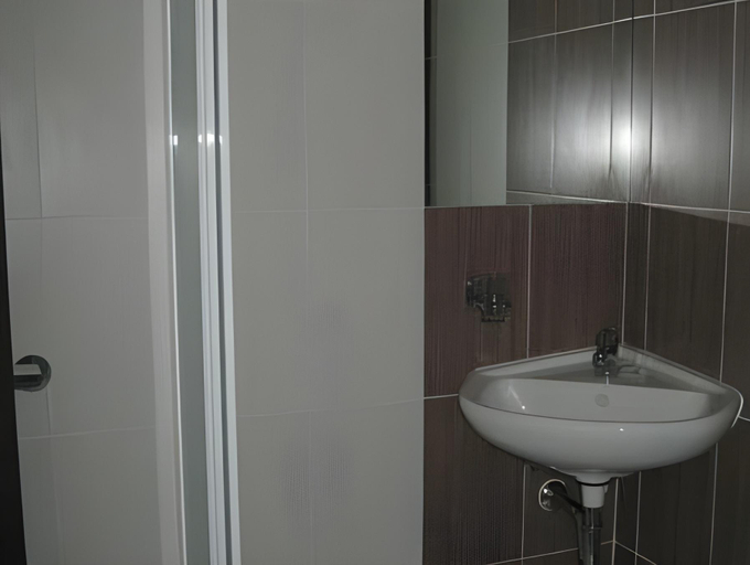 Bathroom 3, Dragoman Hotel, Dragoman