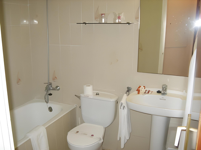 Bathroom 4, Apartamentos Guitart, Girona