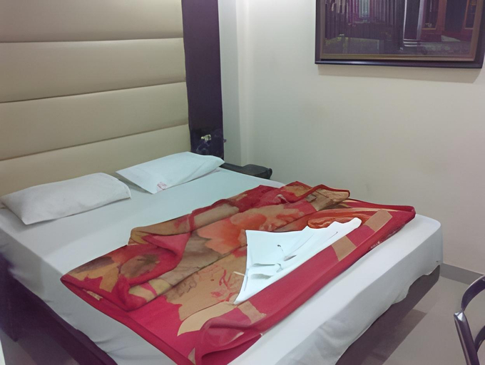 Others 3, Hotel V V Inn, Delhi