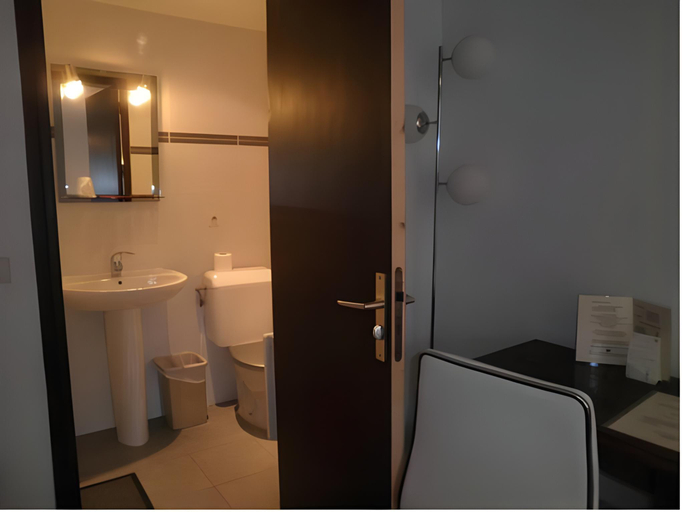 Bathroom 4, Hotel du Roc, Alpes-de-Haute-Provence