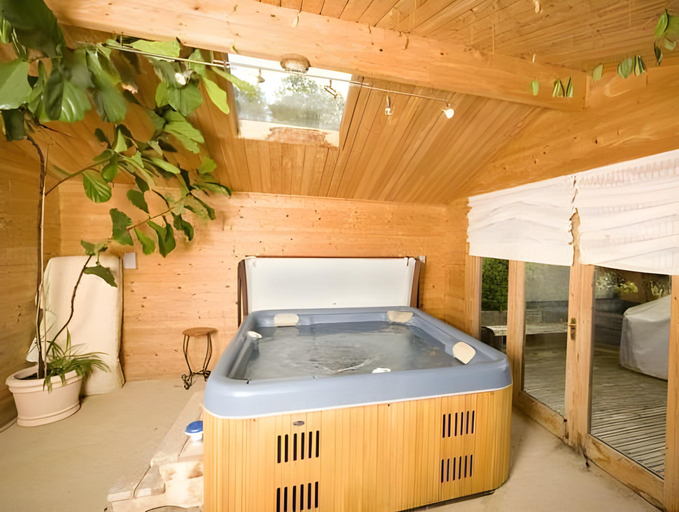 Others 5, Tovey Lodge, East Sussex
