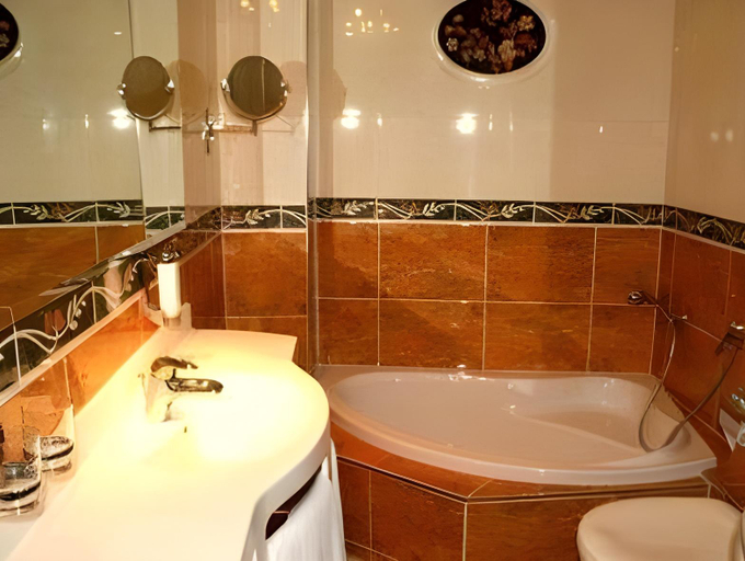 Bathroom 2, Landhotel Schwarzer Adler Osterweddingen, Börde