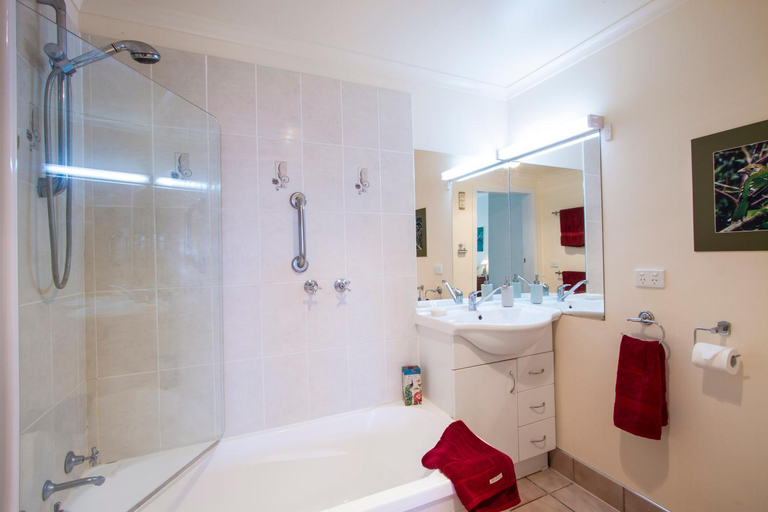 Bathroom, Hillside Bed and Breakfast, Huon Valley