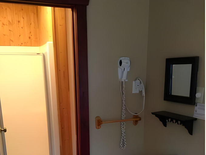 Bathroom 4, L'Auberge Refuge du Trappeur Inn, Le Centre-de-la-Mauricie