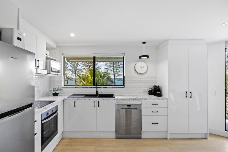 Others 2, Beachside Views 2 Bedroom Apartments Mooloolaba, Maroochy - Mooloolaba