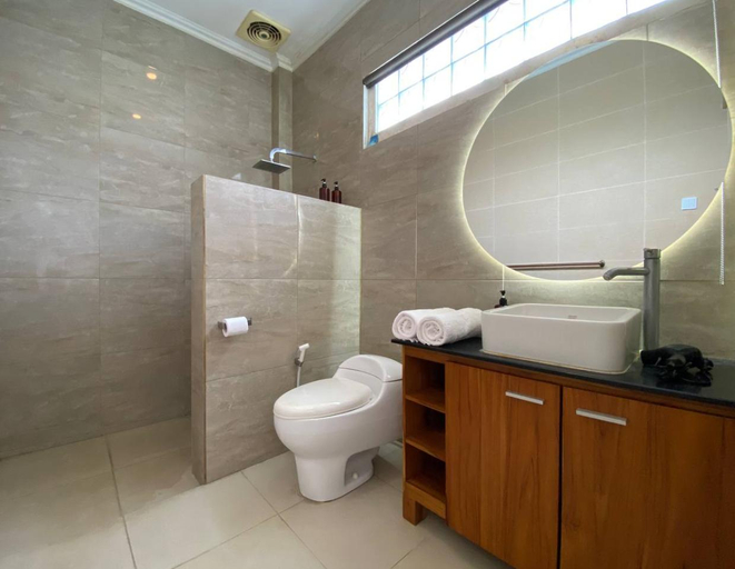 Bathroom 5, Amazing Villa in Seminyak Petitenget Top Location, Badung