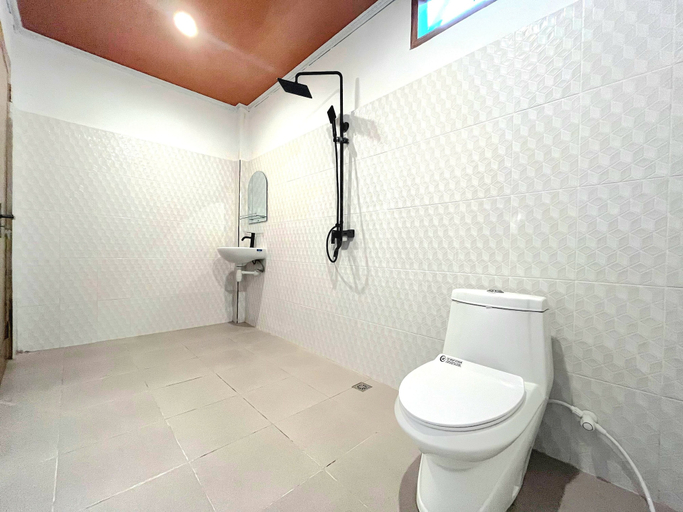 Bathroom 4, NeNa Eat and Sleep Kuta, Lombok