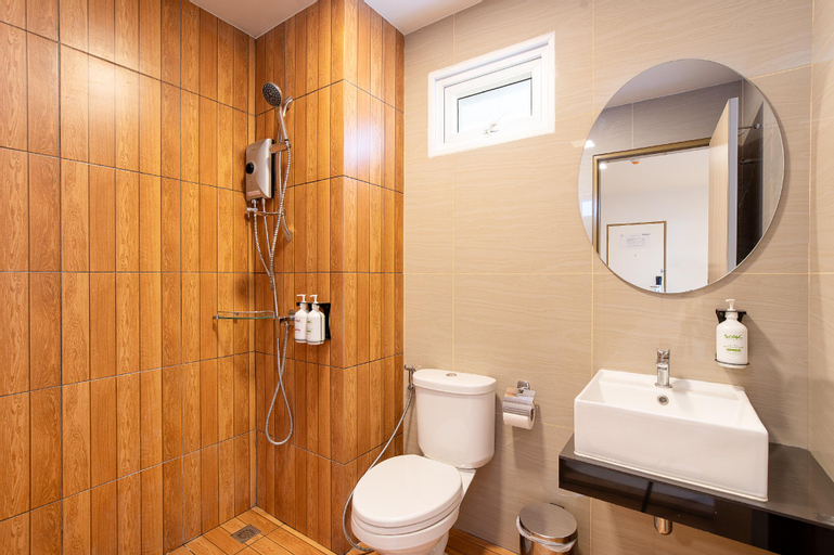 Bathroom 12