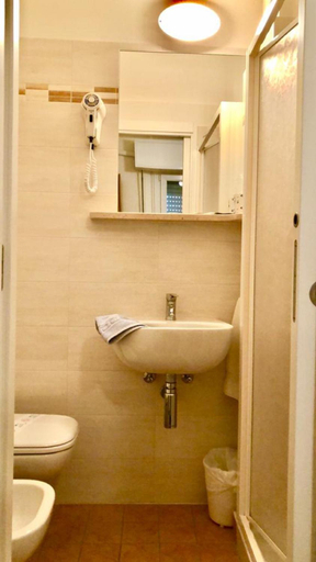Bathroom 2, Hotel Alessi** Rimini, Rimini