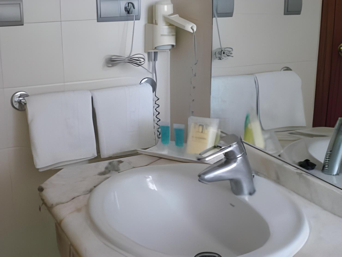 Bathroom 4, Hotel El Palmeral, Alicante