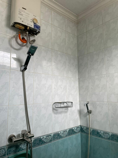 Bathroom 13