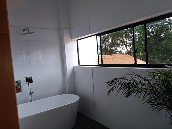 Bathroom 4, Cotinga Hotel Spa, Pereira