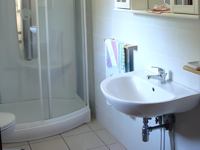 Bathroom 4, Hotel Fontaine Bleue, Novara