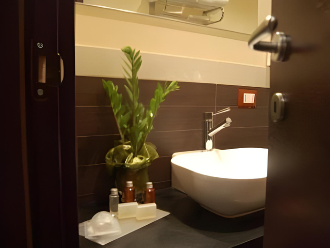 Bathroom 5, Andrea Doria, Ragusa