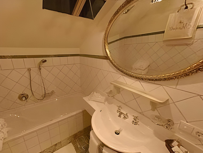 Bathroom 5, Mirabell Dolomites Hotel, Bolzano