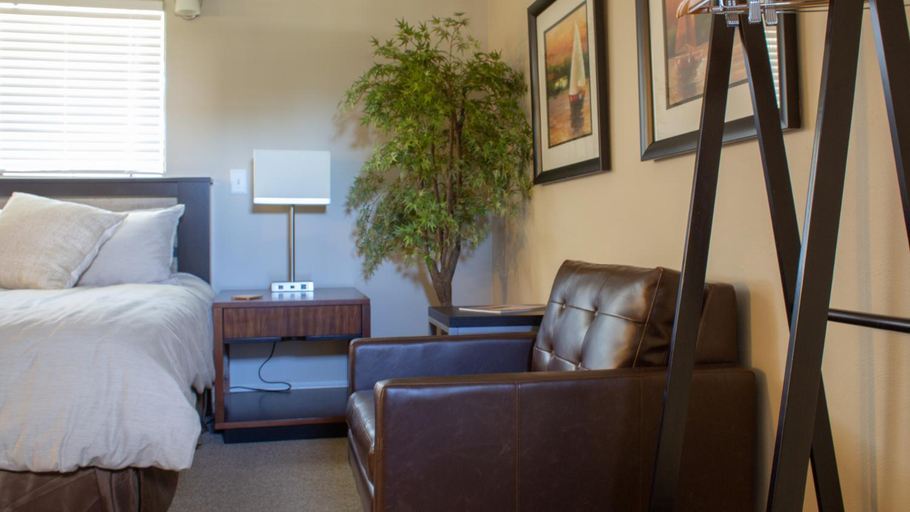 Bedroom 2, Mark III, INN & Suites, Berrien