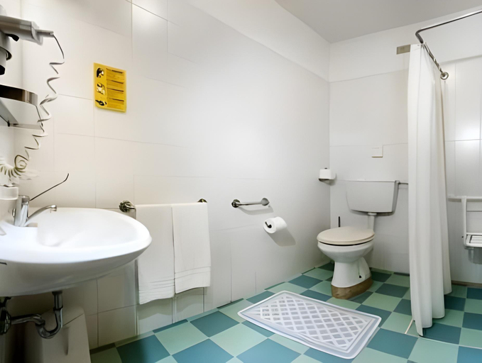 Bathroom 3, Hotel Palace, Udine