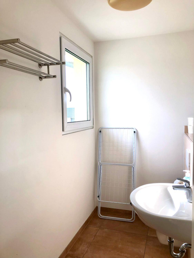Bathroom 2, Pension Chen mit 2 Schlafzimmern, EBK, separat Balkon, Rosenheim