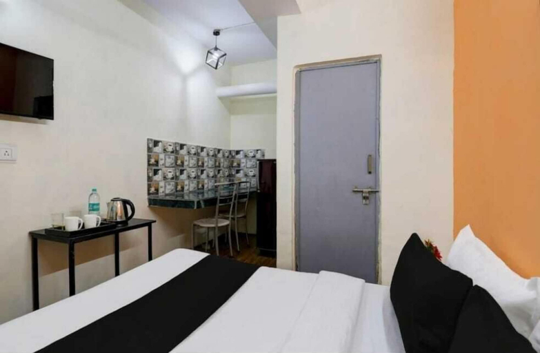 Bedroom 5, Malviya inn, Delhi